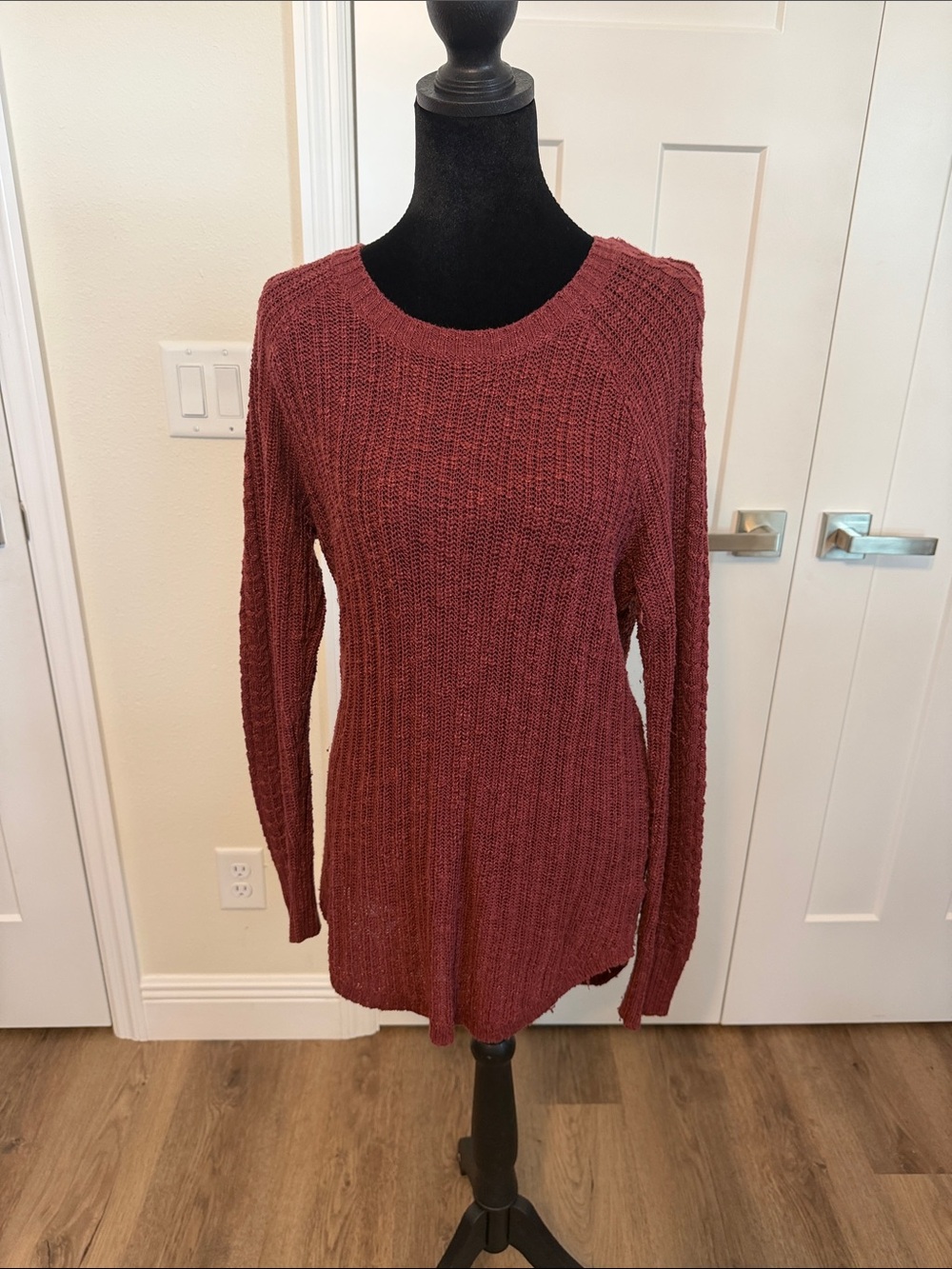 Pink Republic Ribbed Crewneck Sweater in Burgundy